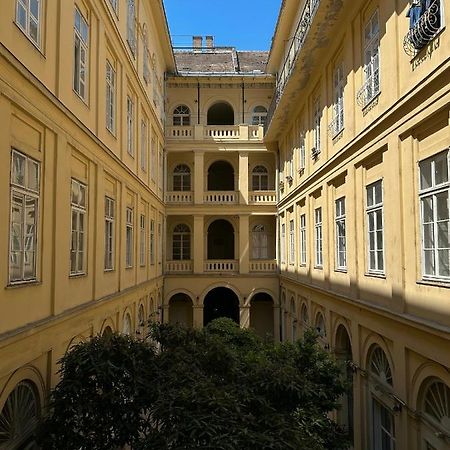 Old Town Apart Apartment Budapest Bagian luar foto