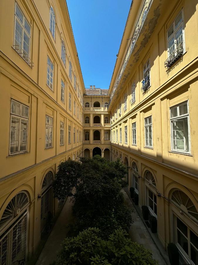 Old Town Apart Apartment Budapest Bagian luar foto