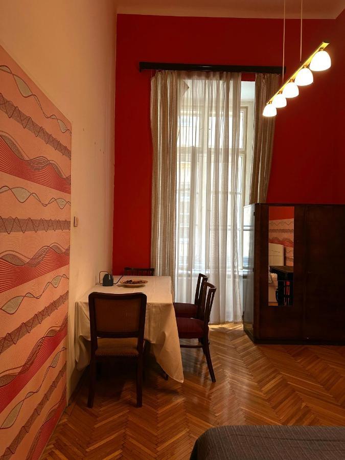 Old Town Apart Apartment Budapest Bagian luar foto