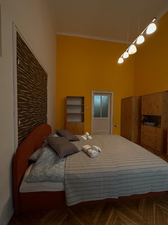 Old Town Apart Apartment Budapest Bagian luar foto